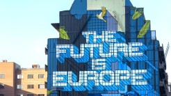 Symbolbild Haus mit EU-Graffiti 